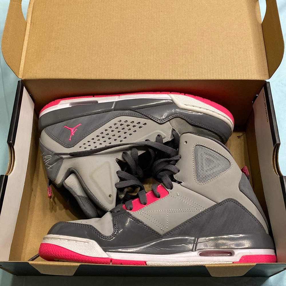 Worn once box kept.